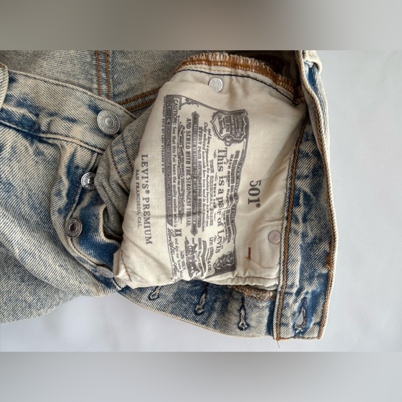 Levi’s Premium 501 ‘90s Women’s High Rise StraightLeg Jeans Button Fly LightWash - Picture 11 of 13